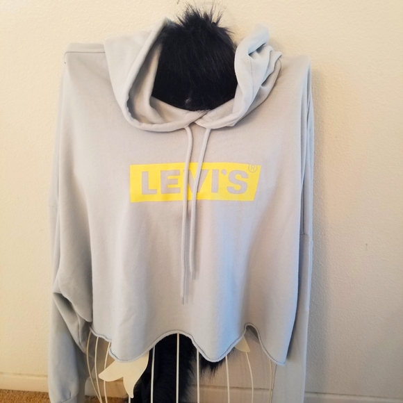 Levi's in women's sweater - Picture 7 of 7